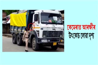 police-caught-on-camera-while-taking-bribe-from-truck-driver-in-rangia-etv-bharat-assam-news