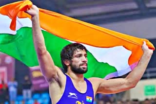 Haryana government announced prize money Ravi Dahiya  government announced prize money for Ravi Dahiya  wrestler Ravi Dahiya won silver medal  Haryana government 4 crore to ravi dahiya  chandigarh latest news  हरियाणा सरकार रवि दहिया ईनाम घोषणा  हरियाणा सरकार रवि दहिया 4 करोड़ रुपये घोषणा  पहलवान रवि दहिया मेडल जीता सरकार ईनाम घोषणा  चंडीगढ़ की ताजा खबर  रेसलिंग इंडोर स्टेडियम  Wrestling Indoor Stadium  पहलवान रवि दहिया  wrestler Ravi Dahiya