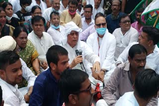 RJD protest at income tax crossroads