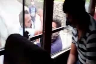 clash-between-bus-driver-and-conductor-in-kullu