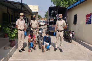 Police team of Baba Haridas Nagar police station arrested two auto lifters