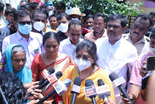 Minister  Sashikala Jolle visited Flood affected area in Vijayapura