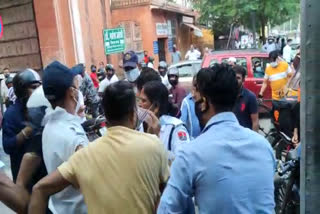 महिला चालक के साथ मारपीट, assault with female driver