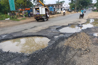 bad-condition-of-main-road-of-dumka-deoghar