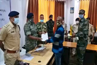 tspc-area-commander-anil-oraon-surrender-in-latehar