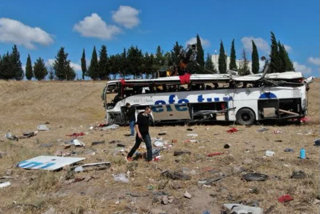 مغربی ترکی میں مسافر بس الٹنے سے 14 افراد ہلاک
