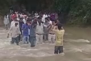 विदिशा में बाढ़ पीड़ितों से मिले कुरवाई विधायक