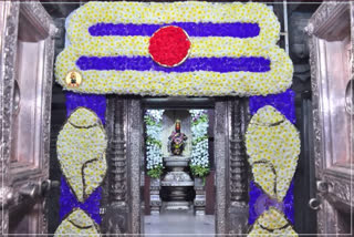 VITTHAL RUKMINI TEMPLE DECORATE WITH BEAUTIFUL FLOWERS