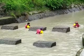 man drowning in a drain