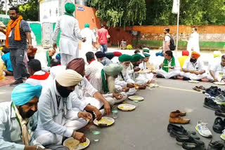 Langar organized by Gurdwara Bangla Sahib for farmers