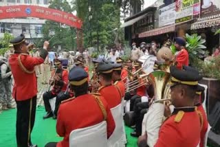 mesmerizing band of CISF was heard in Ghaziabad on the anniversary of the British Quit India Movement