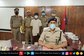 पुलिस ने चोर को गिरफ्तार किया