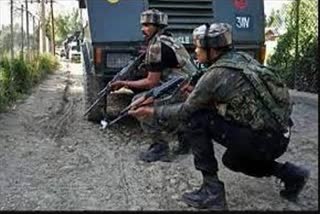 जम्मू-कश्मीर के शोपियां में सीआरपीएफ टीम पर हमला