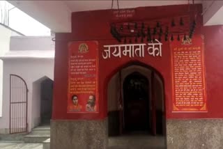 डासना मंदिर में संत पर चाकू से हमला