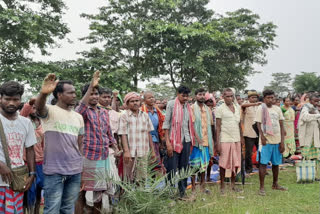 villagers got support of mla nalin soren for land case in dumka