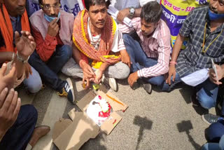 unemployed-youth-celebrated-chief-minister-hemant-sorens-birthday-as-august-kranti