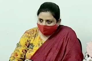 महिला प्राचार्य रिश्वत लेते गिरफ्तार, female principal arrested for taking bribe