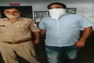 पुलिस की गिरफ्त में आरोपी