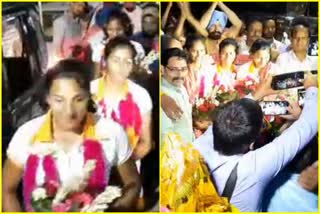 indian-hockey-team-rani-rampal-reached-at-her-home-town-people-welcomed