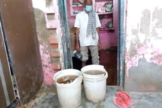 Danger of diseases due to entry of toxic water in home seeps from Bhalswa garbage heap