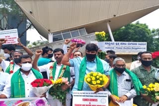 flower-growers-protest-against-govt-in-bengalore