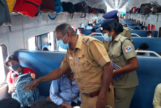 75th Independence Day- Erode Police check at railway station