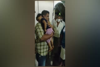 Fireforce rescued child trapped inside room  മുറിക്കുള്ളിൽ കുടുങ്ങിയ കുട്ടിയെ ഫയർ ഫോഴ്‌സ് രക്ഷപ്പെടുത്തി  മലപ്പുറം വാർത്ത  ഫയർ ഫോഴ്‌സ്  Fireforce