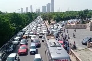 Heavy traffic jam on Noida-Greater Noida Expressway