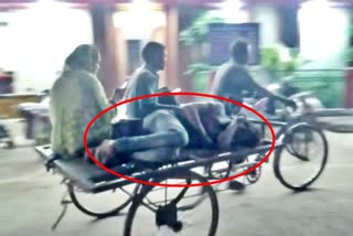 injured were taken to hospital by cargo rickshaw