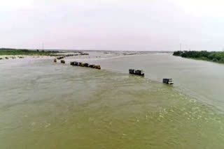 132-lorries-stranded-in-the-flood-in-krishna-district