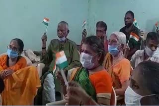 independence day in old age home