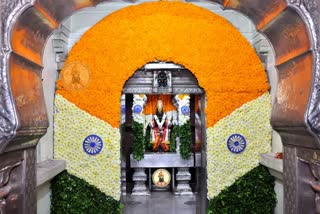 tricolor flower decoration temple Pandharpur