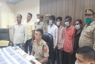 पुलिस की गिरफ्त में आरोपी तस्कर.