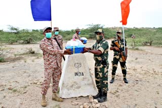 BSF gave sweets to Pak Rangers, Independence day