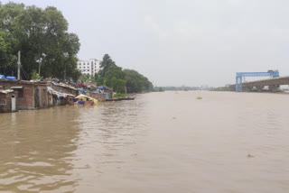 पटना में घरों में घुसा बाढ़ का पानी