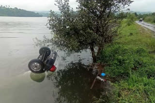 कार पानशेत धरणात कोसळली, महिलेचा मृत्यू