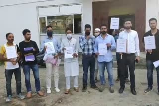 ضلع بانڈی پورہ میں مختلف محکمہ جات سے وابستہ ملازمین کا احتجاج