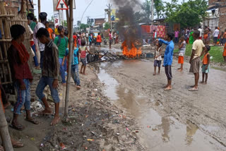 अपराधियों को ग्रामीणों ने पकड़कर पीटा