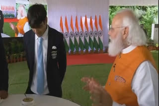 Pm Modi Meets Tokyo 2020 Olympic Contingent Neeraj Chopra, Pv Sindhu And Others