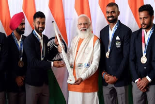 PM Modi with Hockey players