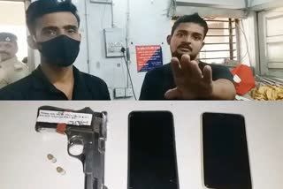लूटपाट की नीयत से मिठाई दुकान में घुसे थे अपराधी, पुलिस ने हथियार के साथ दोनों को किया गिरफ्तार
