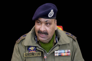 J-K DGP orders action against police officer over assault of journalists in Srinagar