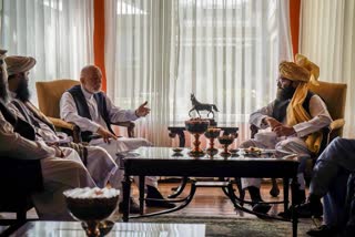 afghan leaders commander meets former president hamid karzai