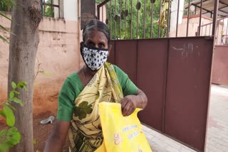 the-old-woman-waiting-a-long-time-to-get-the-death-certificate-in-punjaipugalur-municipality