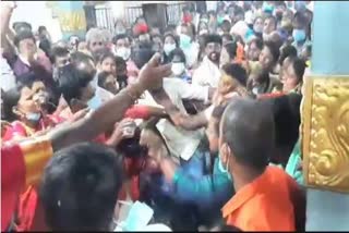 Two Families Fight in Kundrathur Temple For Performing Wedding Rituals First