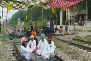 FARMER PROTEST: ਗੰਨਾ ਕਿਸਾਨਾਂ ਨੇ ਹਾਈਵੇ ਅਤੇ ਰੇਲਵੇ ਟਰੈਕ ਕੀਤਾ ਜਾਮ