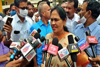 central minister shobha karanlaje visits to tumkur matt