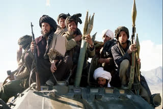 तालिबानचा पहिला फतवा, मुला-मुलींचे सहशिक्षण केले बंद!