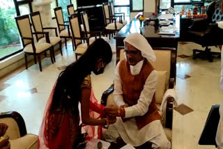 Daughters tied rakhi to CM Shivraj Singh Chouhan