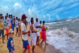 fisherman-offer-pooja-to-sea-god-in-mangalore